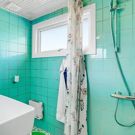 Nice In Vaeggerlose W/ 2 Bedrooms Bøtø By