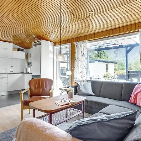 Nice In Vaeggerlose W/ 2 Bedrooms * Bøtø By